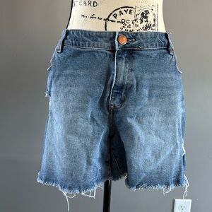 Lane Bryant - size 16 short. FLEX MAGIC WAISTBAND, MID-RISE BOYFRIEND MIDI SHORT